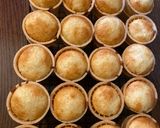 A picture of step 4 of Ice cream cone cupcakes.