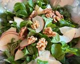 Hình bước làm 3 của món 🌱 Salad Táo, Rau Diếp Cừu & Hạt Óc Chó Sốt Dầu Dấm