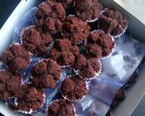 Foto langkah ke 3 dari resep Bolu Kukus Coklat Mekar (nyoklat, moist, no mixer, no telur).