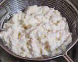 A picture of step 2 of Paneer bhurji sandwich.