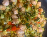 Foto del paso 3 de la receta: Pasta con verduras y salchichas de pollo campero