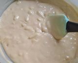 Foto del paso 4 de la receta: Bizcochuelo esponjoso con pera y pasas sin manteca