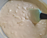 Foto del paso 4 de la receta: Bizcochuelo esponjoso con pera y pasas sin manteca