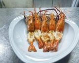 รูปขั้นตอนการทำที่ 1 ของ กุ้งผักโขมอบชีส (Baked prawns with spinach and cheese)