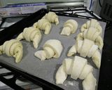 Hình bước làm 10 của món Croissant