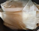 Foto del paso 1 de la receta: Tamales rojos de maseca