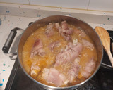 Foto del paso 4 de la receta: Manitas cerdo en salsa