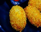 मिनी चीझी पोटॅटो हाॅट डाॅग्स् (Mini Cheesy Potato Hot Dogs recipe in marathi) रेसिपी स्टेप 4 फोटो 