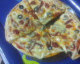 Foto del paso 2 de la receta: Pizza con champiñones, chistorra y aceitunas negras