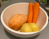 Foto del paso 1 de la receta: Guarnición de patatas, batatas y zanahorias al horno