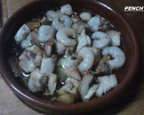 Foto del paso 4 de la receta: Gambas al ajillo con pollo a la pimienta