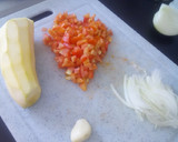 Foto del paso 1 de la receta: Pasta con calabacín y condimentos