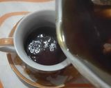 Foto langkah ke 2 dari resep Teh Madu Jahe Lemon.
