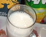 A picture of step 2 of Mango tang milk shake.