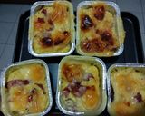 Foto langkah ke 6 dari resep Roti, Keju, Smoked beef panggang.