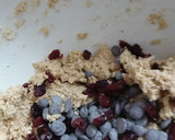 Foto del paso 2 de la receta: Galletas de avena arándanos y chips de chocolate (sin azúcar)