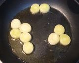 Foto del paso 3 de la receta: Lomos de merluza en salsa con perlas de arenque