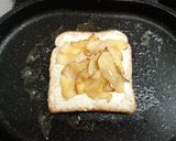 รูปขั้นตอนการทำที่ 3 ของ Apple Cream Cheese Sandwich