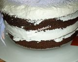 A picture of step 12 of Chocolate cake with whip cream.