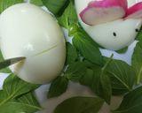 عکس مرحله 2 از دستور تزیین تخم مرغ آبپز (ایده ساده)