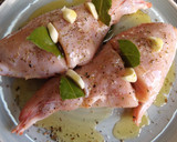 Foto del paso 1 de la receta: Muslos de conejo macerados con ron blanco