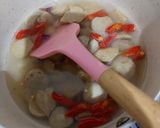 Foto langkah ke 2 dari resep Mie nyemek cabe iris.
