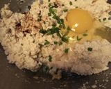 Foto langkah ke 2 dari resep Bola tahu rambutan indomie.