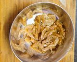 A picture of step 2 of Dry prawn fry.