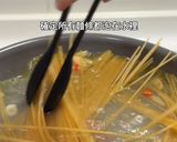 蒜香烏魚子義大利麵(一鍋到底）的食譜步驟11照片