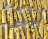 Foto del paso 3 de la receta: Tosta de Pisto Manchego, Huevo plancha & Bastones de Patata al horno