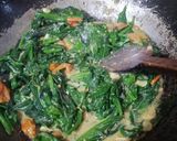 Foto del paso 6 de la receta: Salmón marinado en naranja, sobre cama de espinacas y patacón