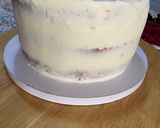 Foto del paso 9 de la receta: Layer Cake con Buttercream de Queso y Fresas frescas, decorada con flores comestibles !!!!!