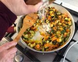 Foto del paso 2 de la receta: Quiche de zapallitos y zanahoria