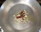 Foto del passaggio 1 della ricetta Linguine con zucchine mantecate con caciocavallo ragusano 🌷