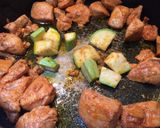 Foto del paso 3 de la receta Tacos de pollo adobados con calabacín salteados