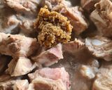 รูปขั้นตอนการทำที่ 3 ของ แกงคั่วซี่โครงหมูอ่อนใบชะพลู
