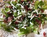 Φωτογραφία βήματος 3 της συνταγής Tortilla wraps- τυρί κρέμα, μαρούλι, χοιρομέρι, χαλούμι