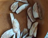 A picture of step 2 of Fried pepper eggplant.