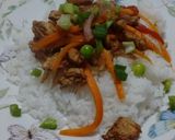 Foto del paso 6 de la receta: Arroz salteado con pollo agridulce y verduras🍜