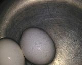 A picture of step 1 of Egg matar masala.