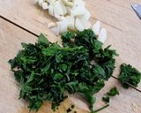 Fokhagymás, szaftos csirkemell recept fázis 2 fotója