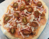 Foto del paso 8 de la receta: Pizza de bacon y pollo (kebab) con tomate natural