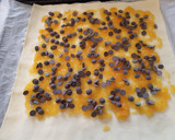 Foto del paso 5 de la receta: Napolitanas de mermelada con chocolate y pasas