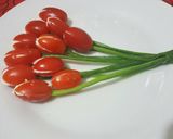 Foto del paso 7 de la receta: Tomates rellenos en ramo de tulipanes San Valentín