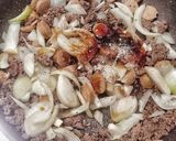 Foto langkah ke 2 dari resep Nasi Daging Sapi Sosis Rice Cooker.