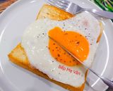 Hình bước làm 3 của món Bánh mì sandwich trứng ốp la