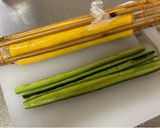 A picture of step 6 of Japanese Egg Flower Sushi.