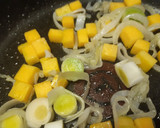 Foto del paso 4 de la receta: Salteado alubias rojas con quinoa, calabaza, puerro y jengibre