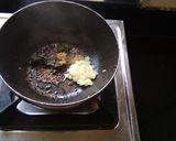 A picture of step 3 of Bhindi garlic kadhi.