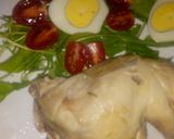 Foto del paso 5 de la receta: "Pollo hervido con ensalada fresca de Rúcula huevo y Cherry"